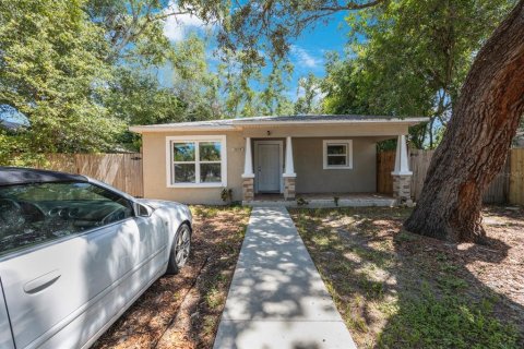 House in Saint Petersburg, Florida 4 bedrooms, 114.73 sq.m. № 1876238 - photo 1