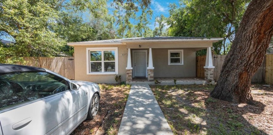 House in Saint Petersburg, Florida 4 bedrooms, 114.73 sq.m. № 1876238