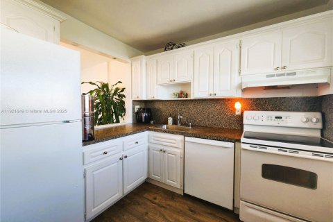 Купить кондоминиум в Майами-Бич, Флорида 1 спальня, 76.64м2, № 1975336 - фото 4