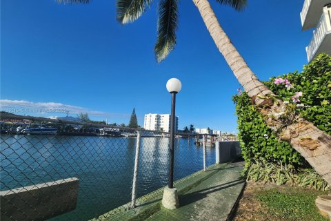 Купить кондоминиум в Майами-Бич, Флорида 1 спальня, 76.64м2, № 1975336 - фото 13