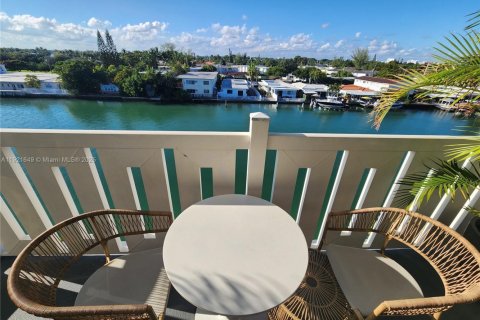 Купить кондоминиум в Майами-Бич, Флорида 1 спальня, 76.64м2, № 1975336 - фото 1