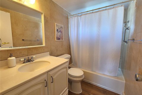 Купить кондоминиум в Майами-Бич, Флорида 1 спальня, 76.64м2, № 1975336 - фото 8