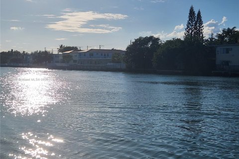 Купить кондоминиум в Майами-Бич, Флорида 1 спальня, 76.64м2, № 1975336 - фото 14