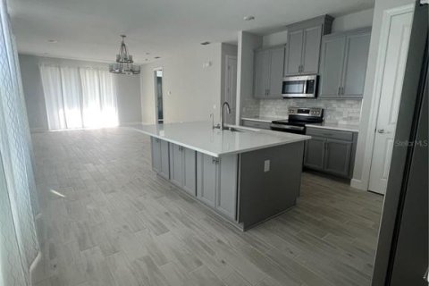 House in Poinciana, Florida 2 bedrooms, 125.42 sq.m. № 1658178 - photo 3