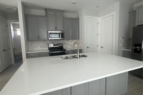 House in Poinciana, Florida 2 bedrooms, 125.42 sq.m. № 1658178 - photo 4