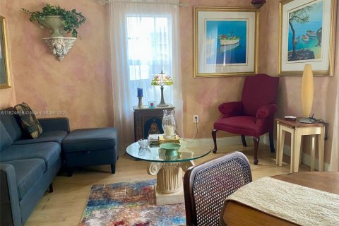 Condo in Miami Beach, Florida, 1 bedroom  № 1938045 - photo 12