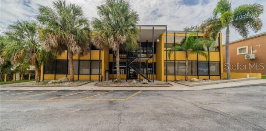 Immobilier commercial à Tampa, Floride 55.74 m2 № 1734164