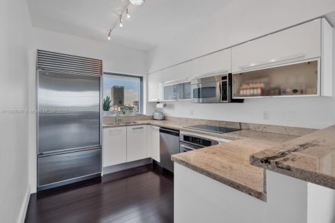 Condo in Miami, Florida, 2 bedrooms  № 1931190 - photo 8