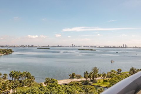 Condo in Miami, Florida, 2 bedrooms  № 1931190 - photo 21