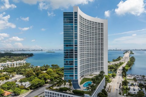 Condo in Miami, Florida, 2 bedrooms  № 1931190 - photo 4