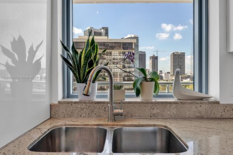 Condo in Miami, Florida, 2 bedrooms  № 1931190 - photo 10