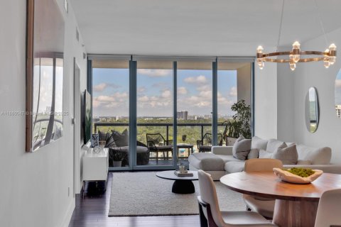 Condo in Miami, Florida, 2 bedrooms  № 1931190 - photo 13