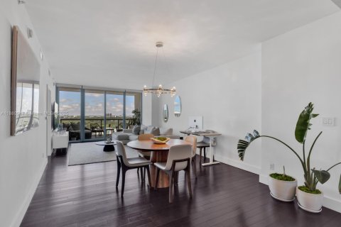 Condo in Miami, Florida, 2 bedrooms  № 1931190 - photo 2