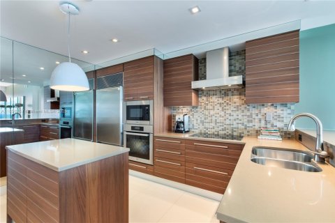 Купить кондоминиум в Майами-Бич, Флорида 1 спальня, 69.49м2, № 1951795 - фото 2