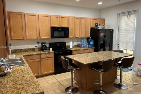 Touwnhouse à vendre à Pembroke Pines, Floride: 3 chambres, 168.8 m2 № 1986559 - photo 5