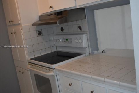 Copropriété à louer à North Miami, Floride: 1 chambre, 100.33 m2 № 1966585 - photo 4