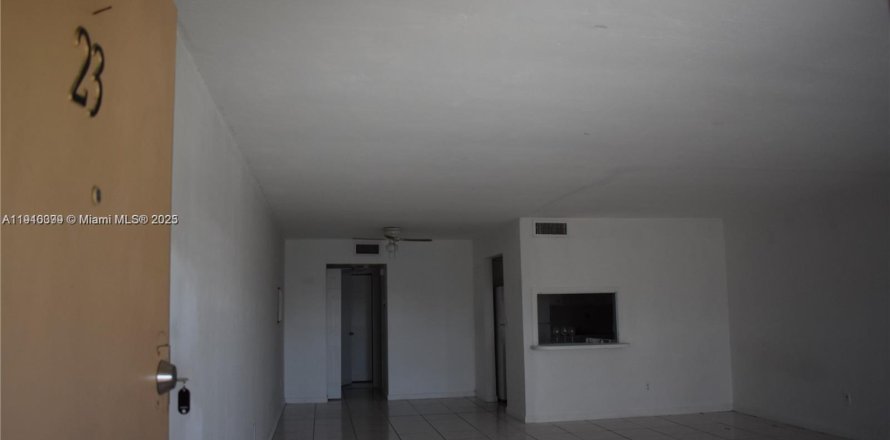 Condo à North Miami, Floride, 1 chambre № 1966585