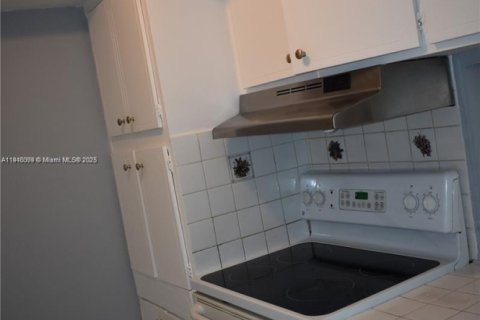 Copropriété à louer à North Miami, Floride: 1 chambre, 100.33 m2 № 1966585 - photo 3