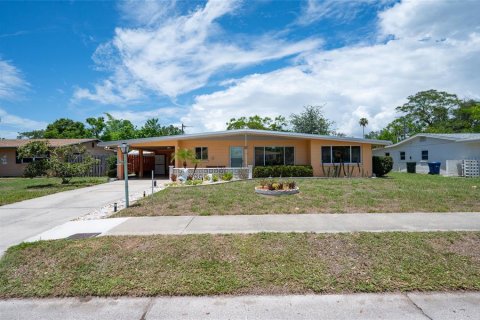 House in Sarasota, Florida 2 bedrooms, 114.55 sq.m. № 2092845