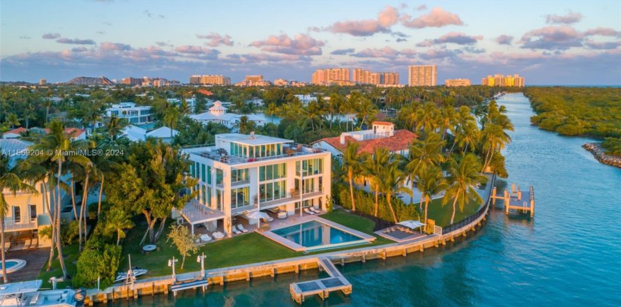 Villa ou maison à Key Biscayne, Floride 6 chambres, 761.98 m2 № 1812284