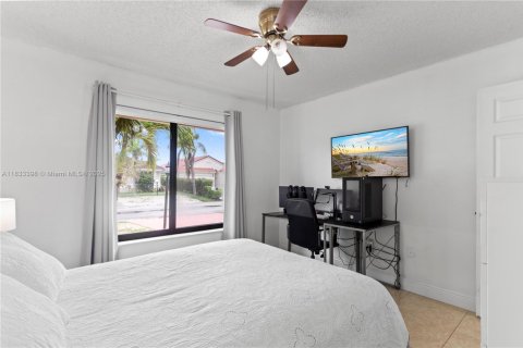 House in Miami Gardens, Florida 3 bedrooms, 117.34 sq.m. № 1814617 - photo 9