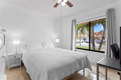 House in Miami Gardens, Florida 3 bedrooms, 117.34 sq.m. № 1814617 - photo 8