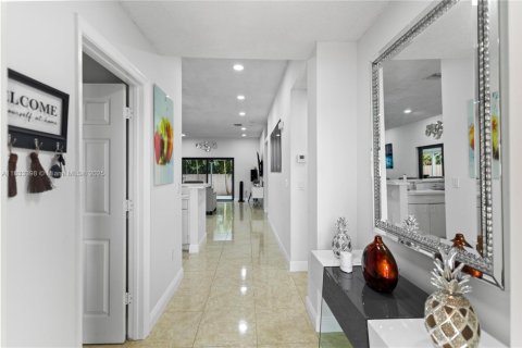 House in Miami Gardens, Florida 3 bedrooms, 117.34 sq.m. № 1814617 - photo 5