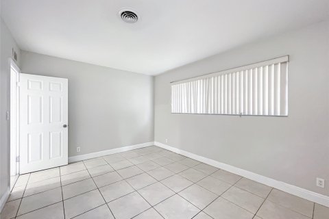 Casa en alquiler en Plantation, Florida, 4 dormitorios, 242.47 m2 № 1185261 - foto 1