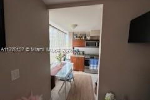 Condo in Sunny Isles Beach, Florida, 2 bedrooms  № 1703119 - photo 7