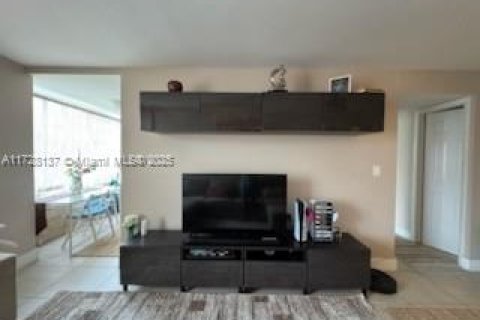Condo in Sunny Isles Beach, Florida, 2 bedrooms  № 1703119 - photo 6
