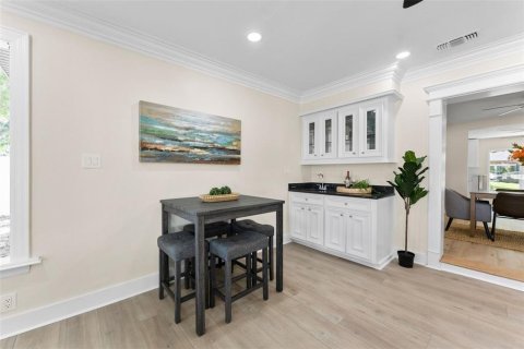House in Tampa, Florida 5 bedrooms, 250.37 sq.m. № 2092635 - photo 3