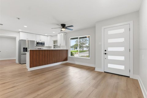 House in Tampa, Florida 5 bedrooms, 250.37 sq.m. № 2092635 - photo 8