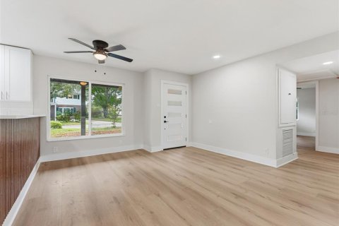 House in Tampa, Florida 5 bedrooms, 250.37 sq.m. № 2092635 - photo 9
