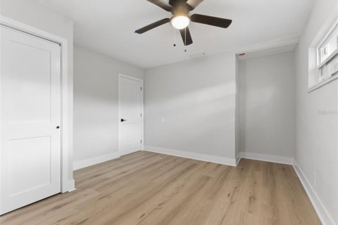 House in Tampa, Florida 5 bedrooms, 250.37 sq.m. № 2092635 - photo 24