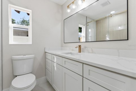 House in Tampa, Florida 5 bedrooms, 250.37 sq.m. № 2092635 - photo 18