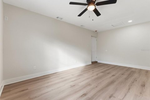 House in Tampa, Florida 5 bedrooms, 250.37 sq.m. № 2092635 - photo 17