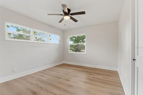 House in Tampa, Florida 5 bedrooms, 250.37 sq.m. № 2092635 - photo 20
