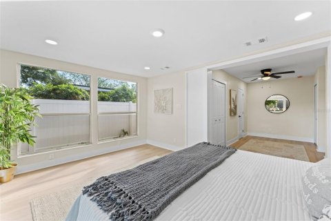 House in Tampa, Florida 5 bedrooms, 250.37 sq.m. № 2092635 - photo 7