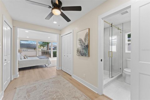 House in Tampa, Florida 5 bedrooms, 250.37 sq.m. № 2092635 - photo 5