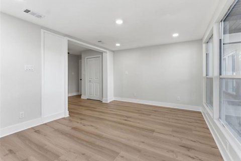 House in Tampa, Florida 5 bedrooms, 250.37 sq.m. № 2092635 - photo 28