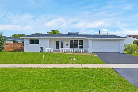House in Hollywood, Florida 4 bedrooms № 2076500