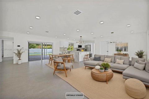 House in Hollywood, Florida 4 bedrooms № 2076500 - photo 3