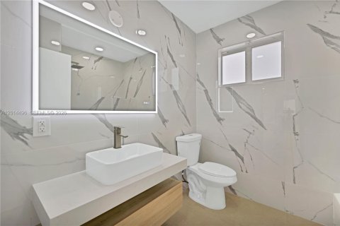 House in Hollywood, Florida 4 bedrooms № 2076500 - photo 15
