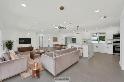 House in Hollywood, Florida 4 bedrooms № 2076500 - photo 4