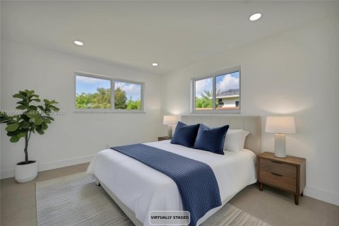 House in Hollywood, Florida 4 bedrooms № 2076500 - photo 18