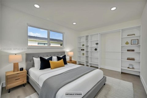 House in Hollywood, Florida 4 bedrooms № 2076500 - photo 14