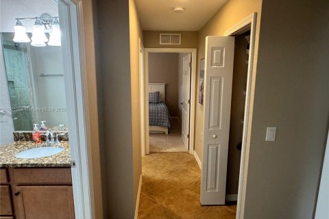 Condo in Bonita Springs, Florida, 2 bedrooms  № 1956594 - photo 29