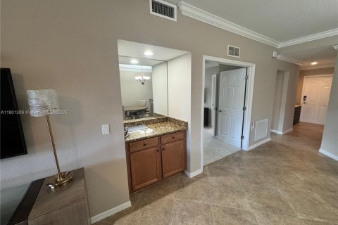 Condo in Bonita Springs, Florida, 2 bedrooms  № 1956594 - photo 14