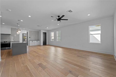 House in Sarasota, Florida 4 bedrooms, 190.26 sq.m. № 1034252 - photo 11