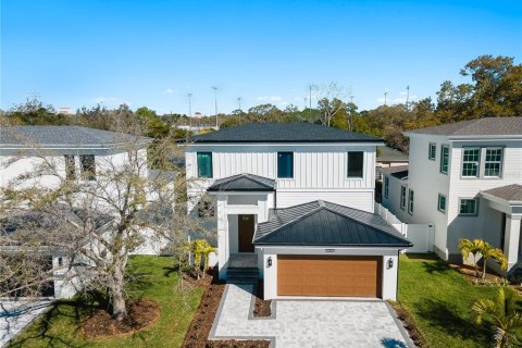 House in Sarasota, Florida 4 bedrooms, 190.26 sq.m. № 1034252 - photo 1